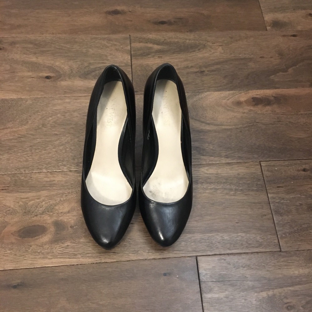 Nine West Black Pumps - Picture 1 of 8